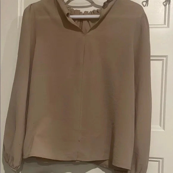 3/$20 Boohoo Brown Ruffled Long Sleeve Blouse - Picture 3 of 6